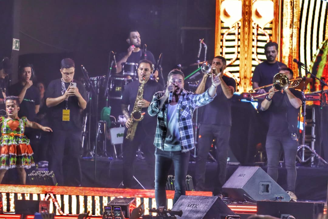 Banda tocando ao vivo